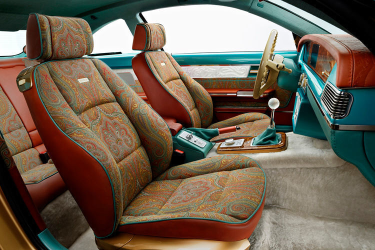 Optional werden hochflorige Teppiche, Diamanten und Applikationen aus Gold verbaut und die Sitze in traditionell russisches Muster gehüllt. (Foto: Bilenkin Classic Cars)