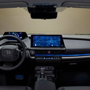 Der Innenraum ist überwiegend in Schwarz gehalten.(Bild:  Toyota)