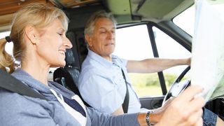 Der perfekte Beifahrer: Kartendaten als Co-Pilot erweitern das autonome Fahren.  (© goodluz - stock.adobe-stock.com)