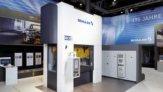 Der neue Stanzautomat verfügt als weltweit erste Anlage über zwei elektrisch gekoppelte und frei programmierbare Druckpunkte. (Bild: Schuler)