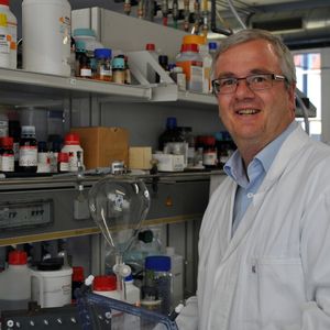 Harald Natter vom Lehrstuhl für Physikalische Chemie leitet die Arbeitsgruppe der Saar-Uni im Projekt „Opti Charge“.