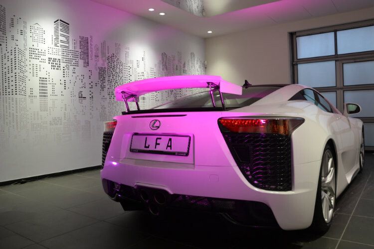 Das neue Auto wird auch speziell in Szene gesetzt ... (Foto: Mauritz)