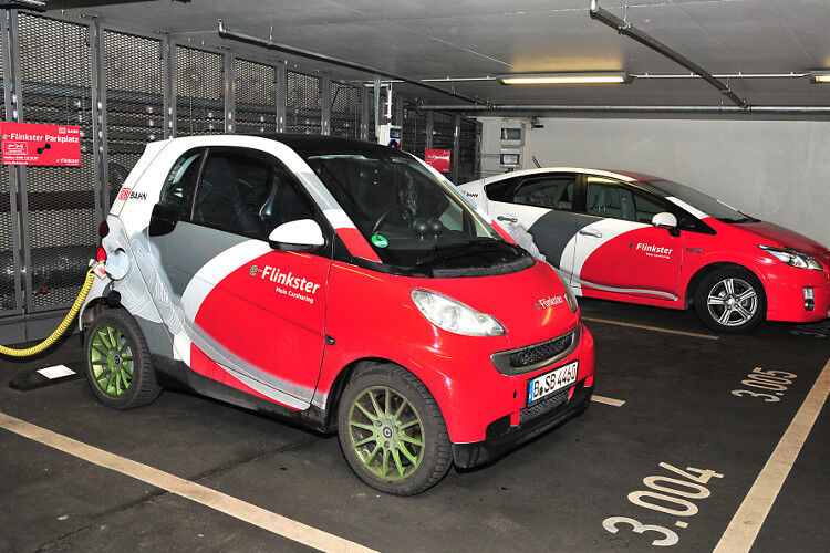Die Flinkster-Elektroautos stehen am Berliner Hauptbahnof gut geschützt in einer Tiefgarage. (Foto: Schmidt)