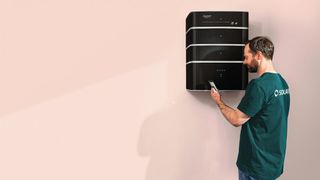 Energiespeicher: Der Heimspeicher „Battery flex” ist modular und in Bezug auf die Kapazität ab 4,8 kWh flexibel einsetzbar bis zu einer Größe von mehr als 240 kWh. (J. Konrad Schmidt (BFF Professional))