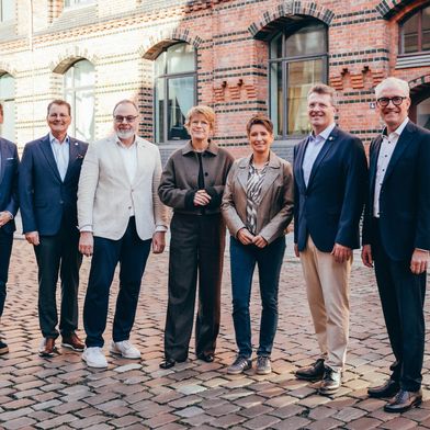 Der Innovationsrat Deutschland (v.l.): Prof. Dr. Jürgen Kühling, Dipl.-Ing. Adrian Willig, Prof. Dietmar Harhoff, PhD, Prof. Dr. Veronika Grimm, Dr. Melanie Maas-Brunner, Univ.-Prof. Dr.-Ing. Lutz Eckstein und Prof. Dr. Martin Wolf (Bild: Julian Huke Photography)
