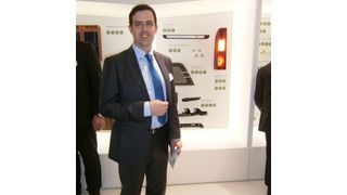 Styrolution ist das Unternehmen für hochwertige Styrolkunststoffe, die in der Autombilindustrie ihr Anwendungsfeld haben. Auch das Metallisieren ist eine Domäne des Ausstellers, wie Jeremy Whittaker, Global Manager Public Relations, sagt. (Bild: Königsreuther)