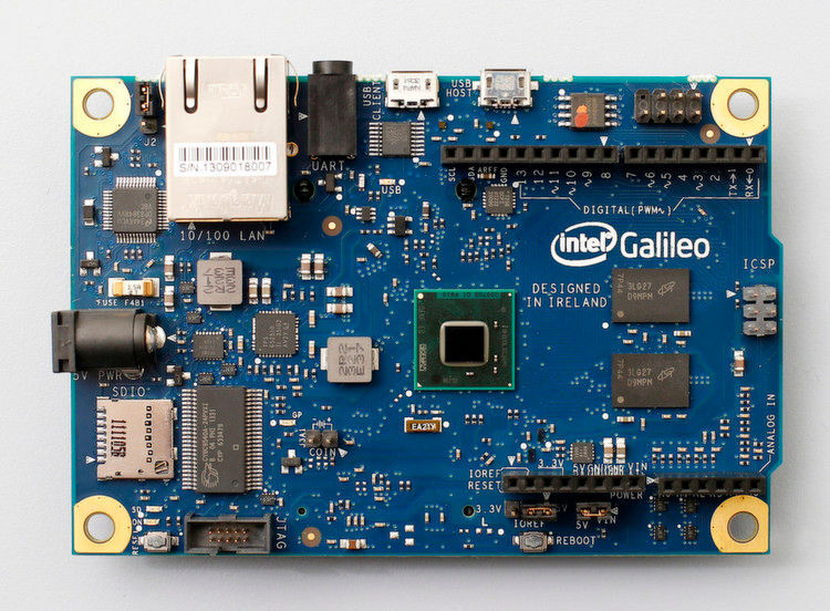 Intels Galileo-Entwicklerboard aus dem Jahr 2013. Das Arduino-kompatible Board enthielt das System-on-a-Chip Quark X1000.  (Bild: Intel)