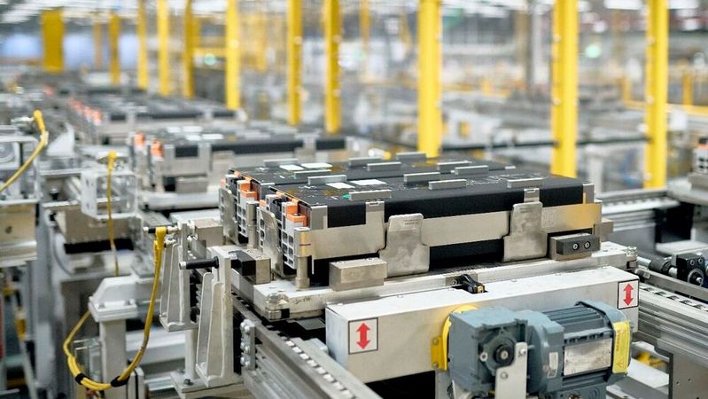 Ford nimmt mit neuer Batterie-Fertigungsstätte in Köln die Serienproduktion von Antriebsbatterien für den Explorer und den Capri auf.(Bild:  Ford)