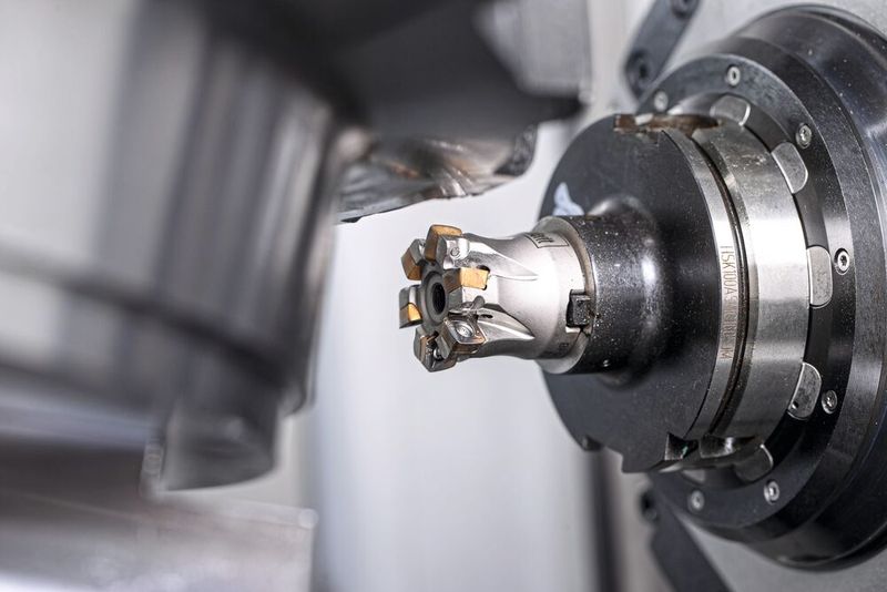 Für den ersten Schnitt kommt ein Hochvorschub-Wendeplattenfräser von Boehlerit zum Einsatz. (Bild: Horn/Sauermann)