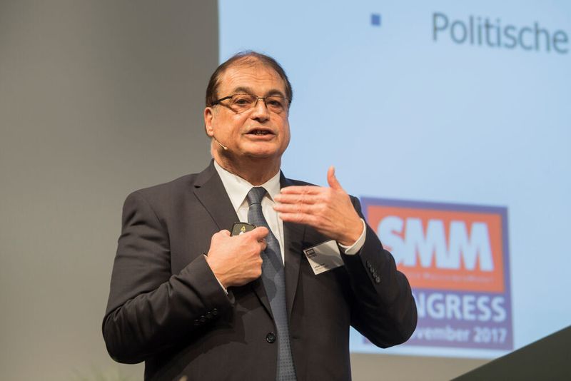 Lothar Horn, Geschäftsführer Paul Horn GmbH, zeigte auf mit welche Herausforderungen sich die Paul Horn GmbH bis 2025 zu stellen hat. (Thomas Entzeroth)