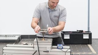 Auch die KÜS bietet nun, zusammen mit der DIQ Cert GmbH, Kalibrierungen von Brems- und Scheinwerferprüfplätzen an. (DIQ Cert)