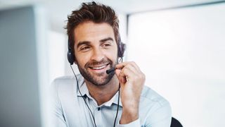 Cupra-Fahrer bekommen einen neuen Callcenter-Service, wenn sie das Programm Cupra Care aktivieren. (Bild: Seat / www.peopleimages.com)