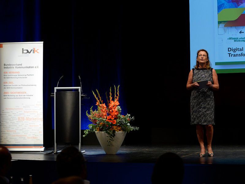 Der anschließende Impulsvortrag „Digitale Transformation verstehen und angehen“ von Prof. Dr. Andrea Back, Professorin für Betriebswirtschaftslehre und Direktorin des Instituts für Wirtschaftsinformatik der Universität St. Gallen gab den Marketern einen praxisnahen Einblick in das „Digital Maturity Model“, das zur Standortbestimmung von Unternehmen in der digitalen Transformation dient. (bvik / setphoto Thomas R. Schumann)