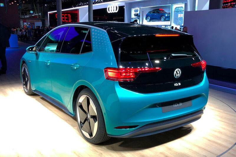 Nach langem Marketinggetrommel im Voraus ist Volkswagens Elektrohoffnung nun erstmals ungetarnt zu sehen. (Seyerlein/»kfz-betrieb«)