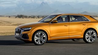Zum Marktstart bringt Audi den Q8 3.0 TDI mit 286 PS / 210 kW. Der bringt es auf ein maximales Drehmoment von 600 Newtonmetern (Nm). In 6,3 Sekunden soll er die mindestens 2,2 Tonnen auf 100 km/h beschleunigen und eine Höchstgeschwindigkeit von 245 km/h erreichen. (Audi)
