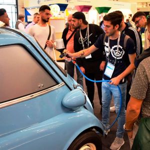 Der Simulator dient eigentlich zu Ausbildungszwecken, um Azubis fachgerechte Lackiertechnik zu vermitteln.(Bild:  Schweitzer)