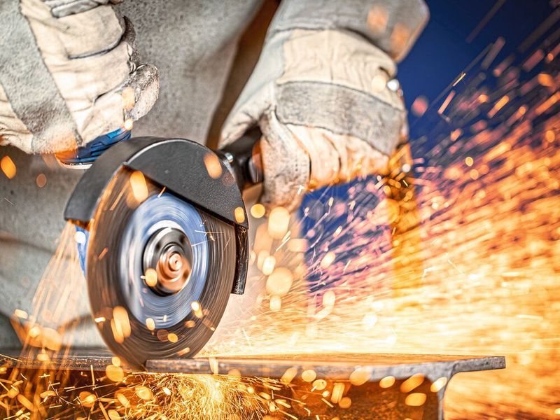 Tronçonnage ultrarapide et durée de vie pouvant être multipliée par 2,5 par rapport aux disques de tronçonnage 125-1,0 mm standards. (Pferd - VSM)