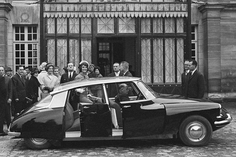 Jacqueline Kennedy, Ehefrau des amerikanischen Präsidenten John F. Kennedy, bei ihrem Antrittsbesuch im März 1961.  (Foto: Citroën )