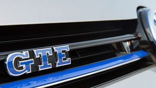 Sparsam, sportlich und familientauglich – Volkswagen zeigt mit dem Golf GTE eine Variante des Autos, das die drei Ansätze kombinieren soll. (Foto: Volkswagen)