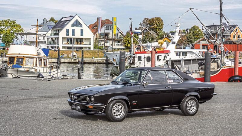 Organisator Manfred Henning brachte seinen schwarzen „D.O.T. Turbo“ von Broadspeed mit. Dieses Fahrzeug gab es ausschließlich auf dem britischen Markt. Davon wurden nur 28 Stück gebaut. (Opel Automobile GmbH)