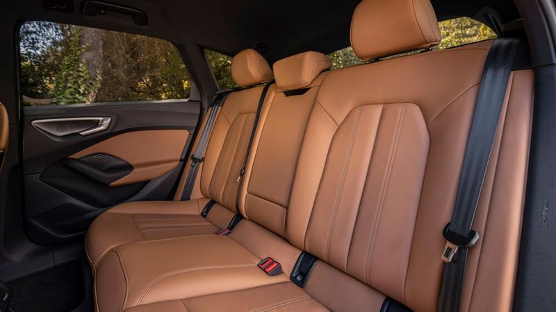 Hinten wir vorne sitzt man im neuen A5 fürstlich. (Bild: Audi)