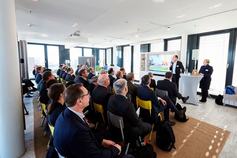 In Düsseldorf trafen sich  zum ersten Mal Vertreter der an der Initiative beteiligten Industrieunternehmen, Forschungsinstitute sowie der Landesregierung. (In-4-Climate-NRW)