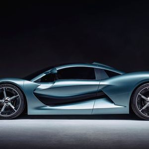Beim Hennessey spannt sich die Außenhaut denkbar flach über die 20 bzw. 21 Zoll großen und mit Michelin-Reifen bestückten Räder.(Bild:  Hennessey)