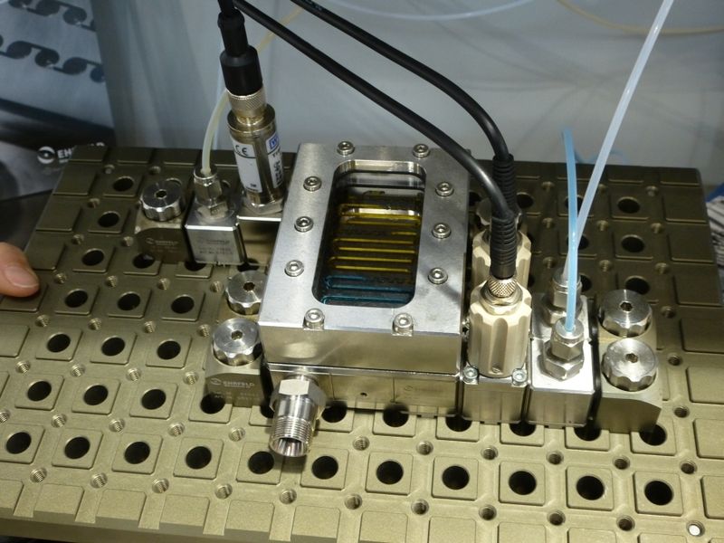 Impressionen von der diesjährigen Analytica, Halle B1/B2 Labortechnik und Career Day. MRT-Rack - übersichtlicher und pflegeleichter Aufbau mikroreaktionstechnischer Anlagen.  Weitere aktuelle Bilder und Nachrichten finden Sie auf unserer Landingpage zur Analytica, in unserem Visitorguide zur Messe oder in den kommenden Tage auch auf der Bildergalerie-Übersichtsseite (Bild: Back/LABORPRAXIS)