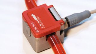 Ultraschallsensoren wie der Sonoflow CO.55 gewährleisten eine korrekte Dosierung und Fließgeschwindigkeit. (Bild: Sonotec)