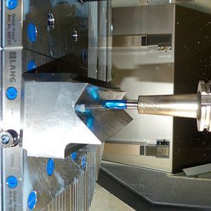 Die Neo-Line Kugelfräser von Schreurs wurden an einem Langzeitbauteil aus 1.2343 erprobt und laufen auch ohne Schaftverstärkung absolut prozesssicher. (Bild:  Schreurs Tools GmbH)