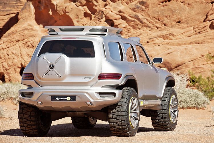 Besondere Kennzeichen des Ener-G-Force: Riesige Räder, tiefergelegtes Dach, stark modellierte Flächen, hoch gerückte Positionsleuchten und eine Toolbox für das Expeditionswerkzeug am Heck. (Foto: Mercedes)