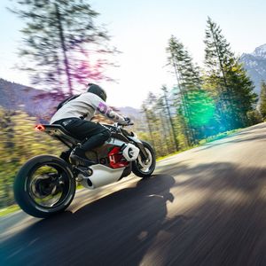 (BMW)