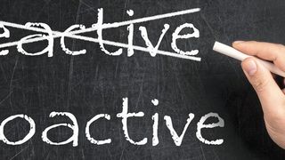 Beim Krisenmanagement sollte man proaktiv handeln und nicht erst reagieren, wenn Probleme eintreten. (©canbedone - stock.adobe.com)