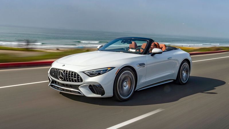 Knapp 3.000 der betroffenen Roadster sind in Deutschland gemeldet. Sie benötigen eine Kontrolle und Nacharbeit, um den möglicherweise fehlerhaft verlegten 12V-Leitungssatz zu korrigieren.(Bild:  Mercedes-Benz)