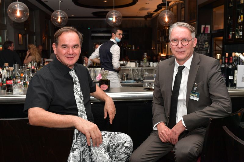 Werner Nieberle, IT-BUSINESS, und Stefan Tiefenthal (r.) kennen sich auch schon über 25 Jahre. (Hannes Magerstaedt)