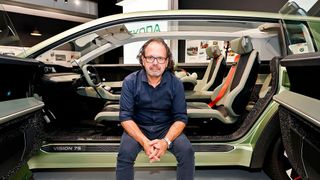 Skoda-Chefdesigner Oliver Stefani arbeitet mit seinem Team derzeit an der Neuerfindung der Marke im so genannten „Modern Solid“-Design. (Bild: Skoda)