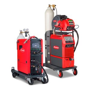 Mit den Fronius-Schweißsystemen Fortis (links) und TPS/i gelingt das MIG/MAG-Schweißen von Hand unter anderem mit stabilem Lichtbogen und besonders anwendungsflexibel.(Bild:  Fronius)