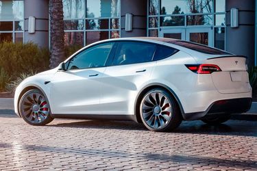 Tesla Model Y: Prototyp der E-SUVs (Bild: Tesla)