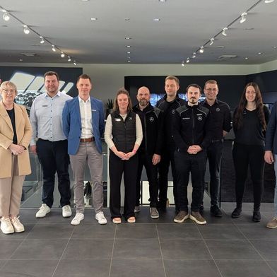 Das Team von Beresa beziehungsweise Auto DM kann stolz sein – es hat den vielen erfolgreichen Bewerbungen der Handelsgruppe aus Münster ein weiteres Kapitel hinzugefügt. (Bild: Rosenow – VCG)