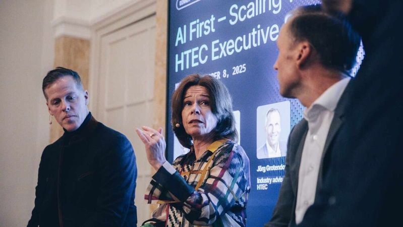 Das Executive Panel in München gab spannende Insights in die Praxis von Unternehmen, die AI First leben.(Bild:  HTEC)