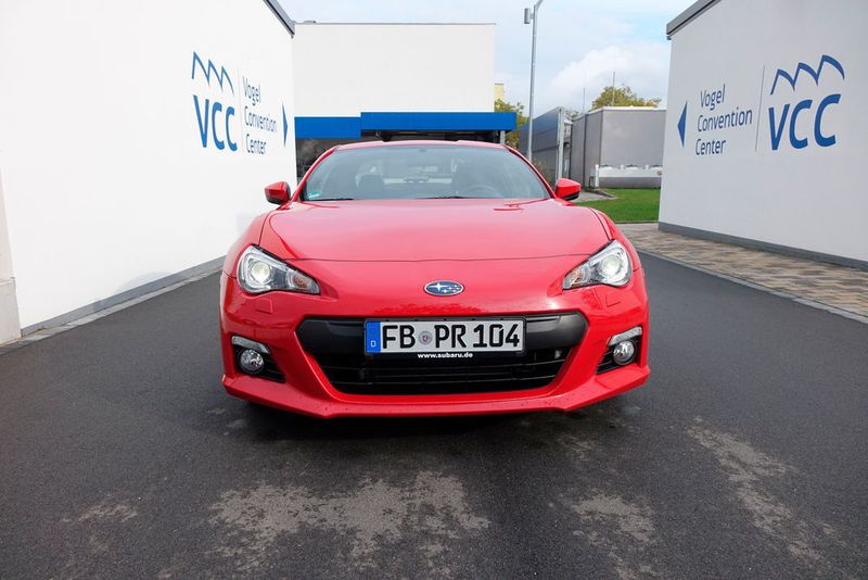 Sportwagen wie die Toyota Celica, das Fiat Coupe, Alfa Romeo GTV oder auch der frühe Audi TT stehen für kompromisslose Fahrmaschinen ohne Anspruch auf Komfort und viele Assistenzsysteme. In diese Fußstapfen ist Subaru mit dem BRZ getreten. (Sven Prawitz)