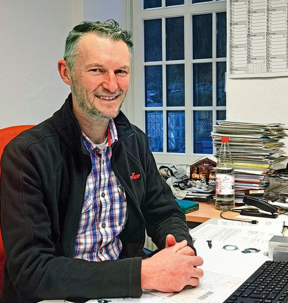 „Unser Spezialgebiet sind vor allem komplexe und anspruchsvolle Dreh- und Frästeile mit engen Toleranzvorgaben, die in kleinen Stückzahlen benötigt werden“, sagt Heiko Legner, Geschäftsführer der Circle GmbH. (Bild: Klaus Vollrath)