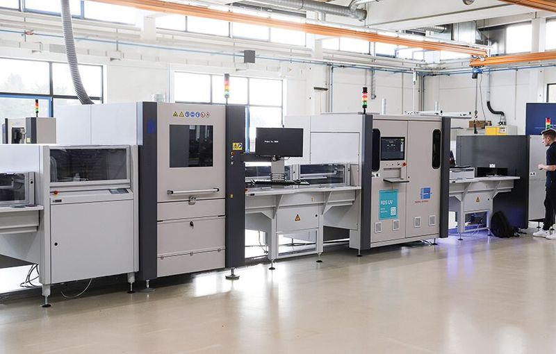 Bei der Konzeption einer Turnkey-Lösung steht für Rehm Thermal Systems daher nicht nur das Equipment im Vordergrund, sondern vor allem der komplette Dispens-Prozess. (Bild: Rehm)