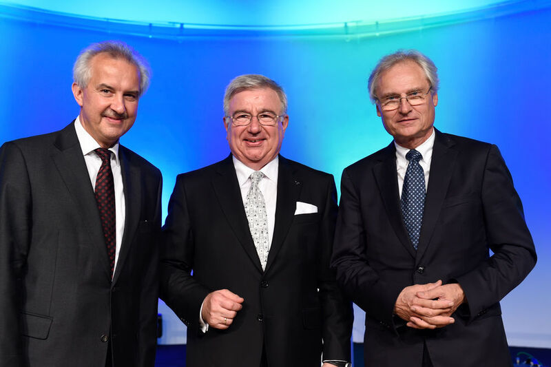 Dieter Spath (Mitte) folgt am 8.2.2017 auf Reinhard F. Hüttl (links) als Acatech-Präsident; rechts: Henning Kagermann, ebenfalls Acetech-Präsident. (Wittenstein)