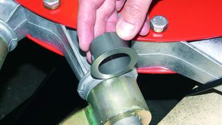 1 Im Praxis-Einsatz: „iglidur G“-Polymergleitlager – Sonderlager – werden an den Zinkenarmen des Kreiselschwaders verbaut.  Bilder: igus (Archiv: Vogel Business Media)