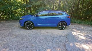 Der aktuelle Opel Grandland Plug-in-Hybrid (Bild: Sven Prawitz/Automobil Industrie)