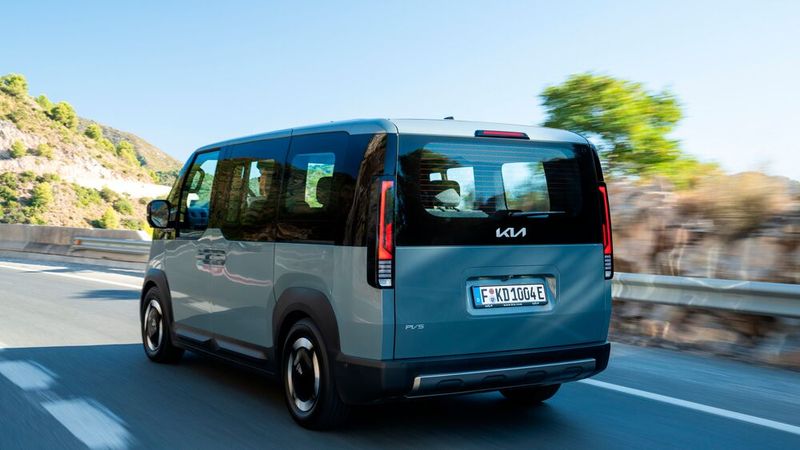 Neben dem Kastenwagen gibt es auch einen Kombi. (Bild: Kia)