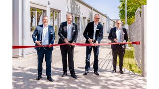 Christian Kluge, Frank Prüße (Bürgermeister von Lehrte), Dirk Davidis (Leiter PRO Service DACH) und Sebastian Veith (Leiter PRO Werk Lehrte) bei der Eröffnung des neuen Schulungszentrums in Lehrte (v. l.).  (Bild: Miele)