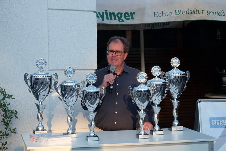 Gastgeber Andreas Brachem (Kfz-Innung München und Oberbayern) bei der Preisverleihung. (Holger Zietz)