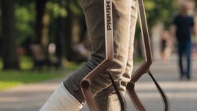 The crutch replicates the natural, biomechanical movement pattern of the human body. (Source: Leon Kast)